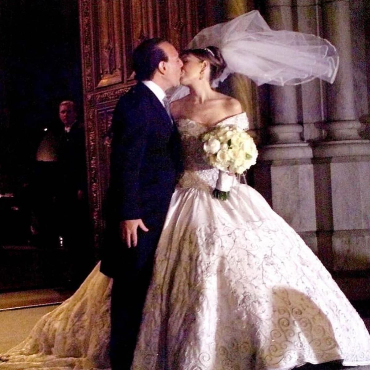 Thalía y Tommy Mottola durante su boda