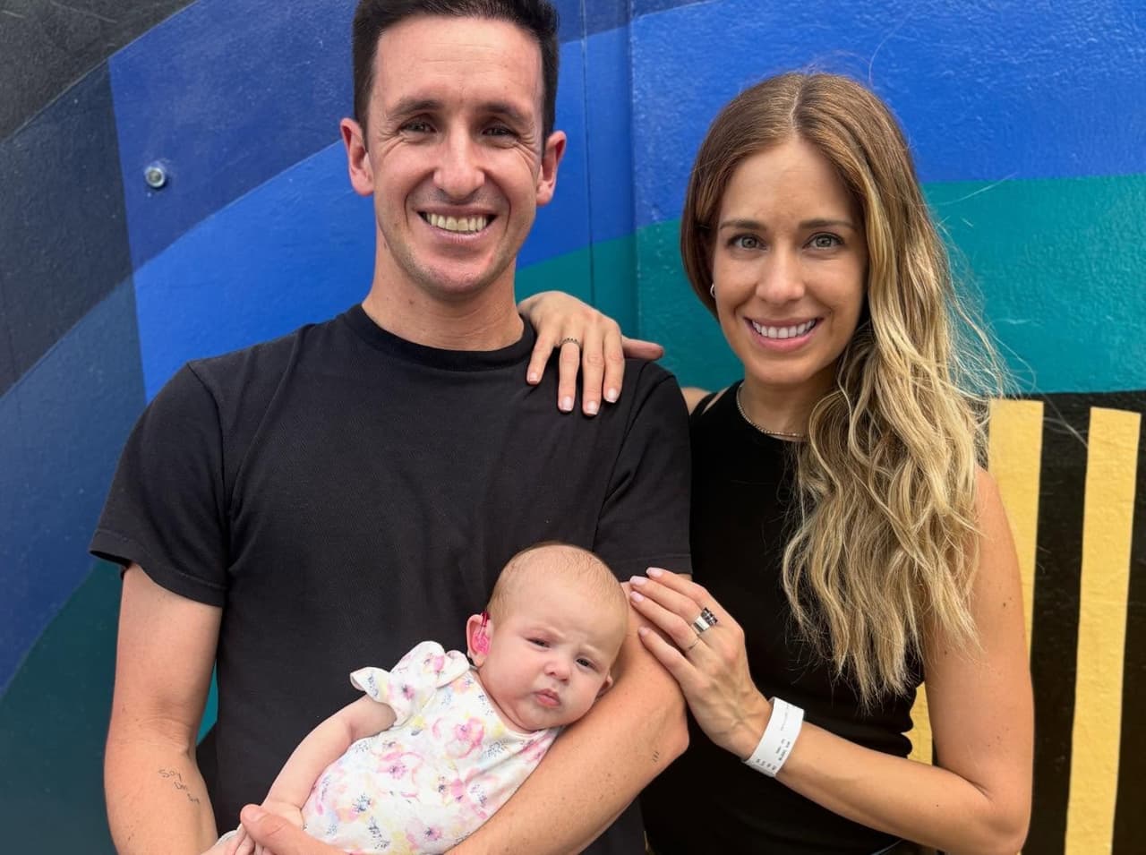 Carmen Aub, su esposo Iván Sikic y su hija Lu.