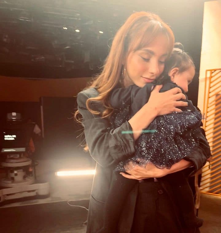Natalia Téllez publica foto inédita del nacimiento de su hija Emilia