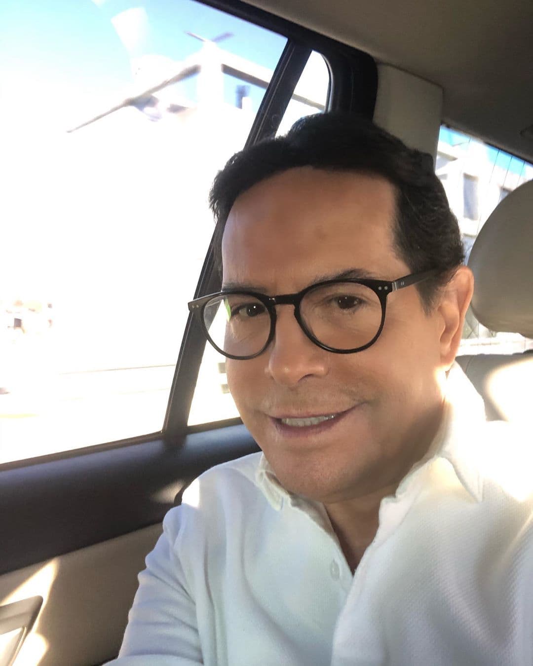 Aterrorizado y casi en llanto, Juan José Origel muestra en video que fue testigo de una balacera
