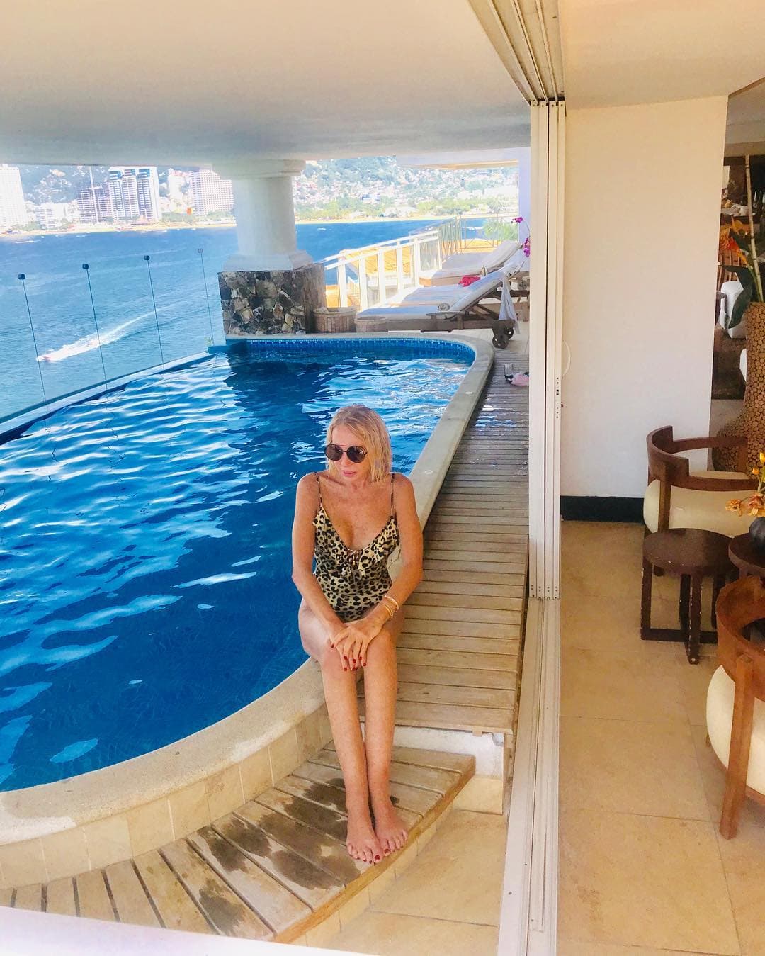 Laura Bozzo presume sus vacaciones en Acapulco