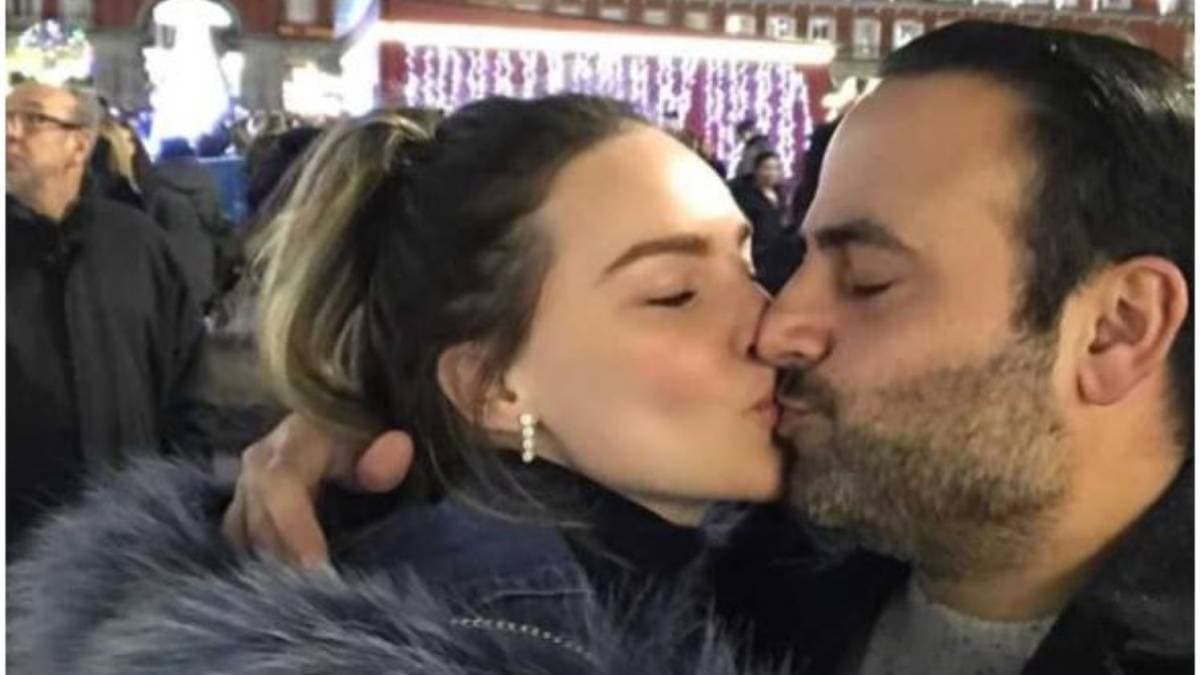 “Ella tiene miedo de hablar de sus relaciones porque quiere que todo el mundo tome en serio su trabajo (…) Sí estuvimos juntos en Dubaí (…) Decidimos darnos un break”, comentó.