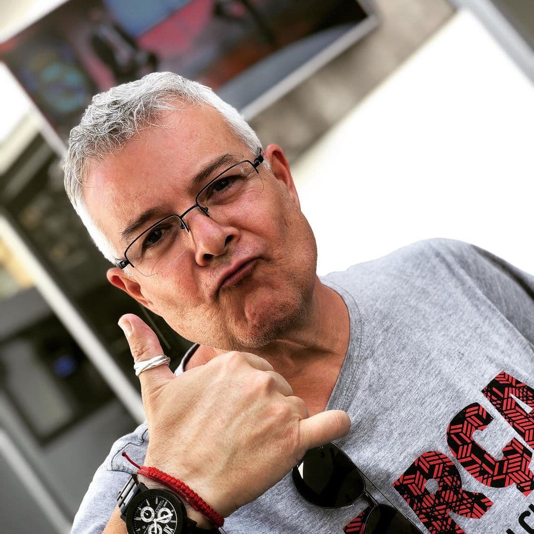 Tino comparte que el volantazo hizo que el impacto fuera de frente, lo que provocó que la cubierta del motor le cercenara el brazo izquierdo.
