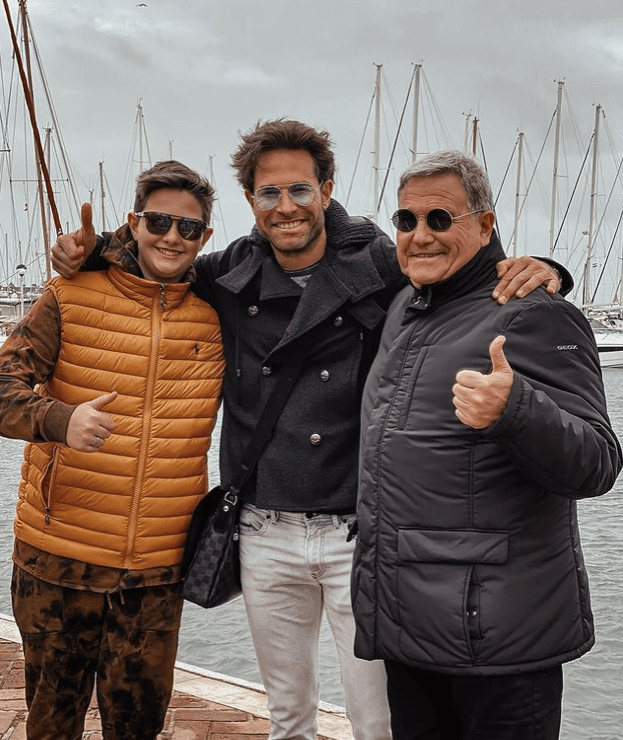 En cuanto a la paternidad, el argentino es padre de Santiago, fruto de su matrimonio en la década del 2000 con la conductora Cecilia Galliano, y quien no solo es su adoración, sino que siempre suele acompañarlo en viajes familiares.