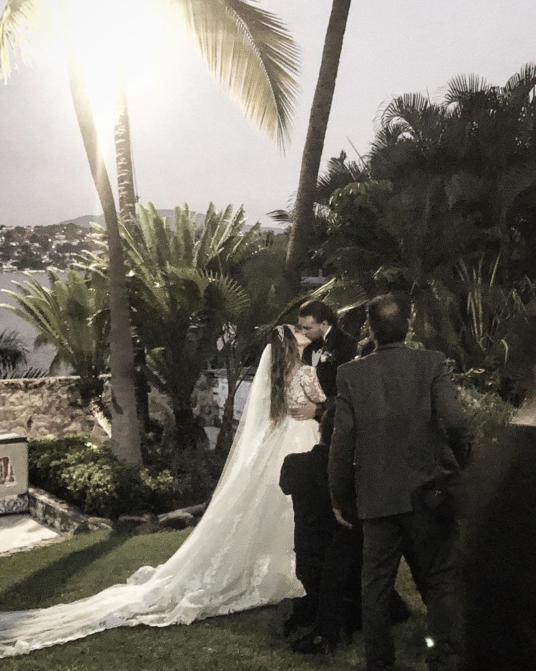 Tras enfrentarse a algunos problemas al momento de organizar su boda, la pareja llegó al altar, el sábado 9 de noviembre de 2019, en Lago de Teques, Jojutla, Morelos.