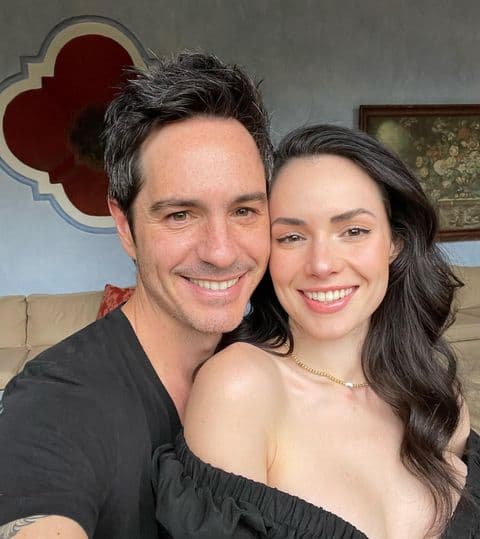 Mauricio Ochmann y Paulina Burrola dejan atónitos con arriesgada foto