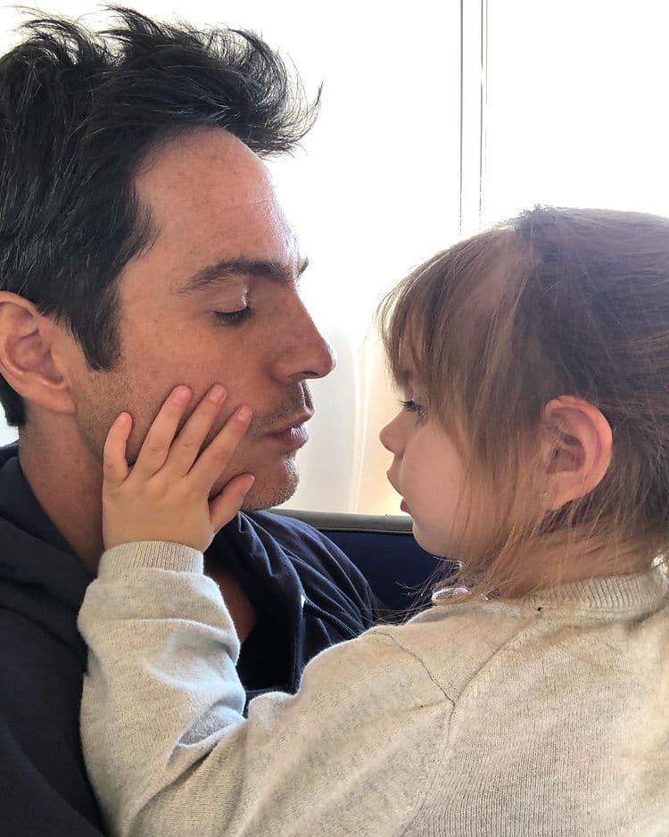 Mientras que Mauricio Ochmann destacó: "¡¡¡Hoy esta muñequita está cumpliendo 3 años!!! ¡¡Me siento profundamente afortunado y agradecido con la vida de ser tu papá!! Happy birthday Kai, te amo con toda mi alma".