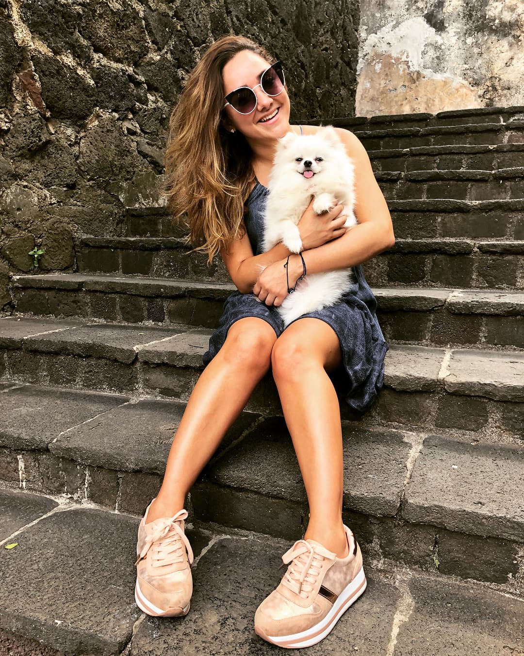 Sherlyn junto a su fiel amiga, Neni Boo.