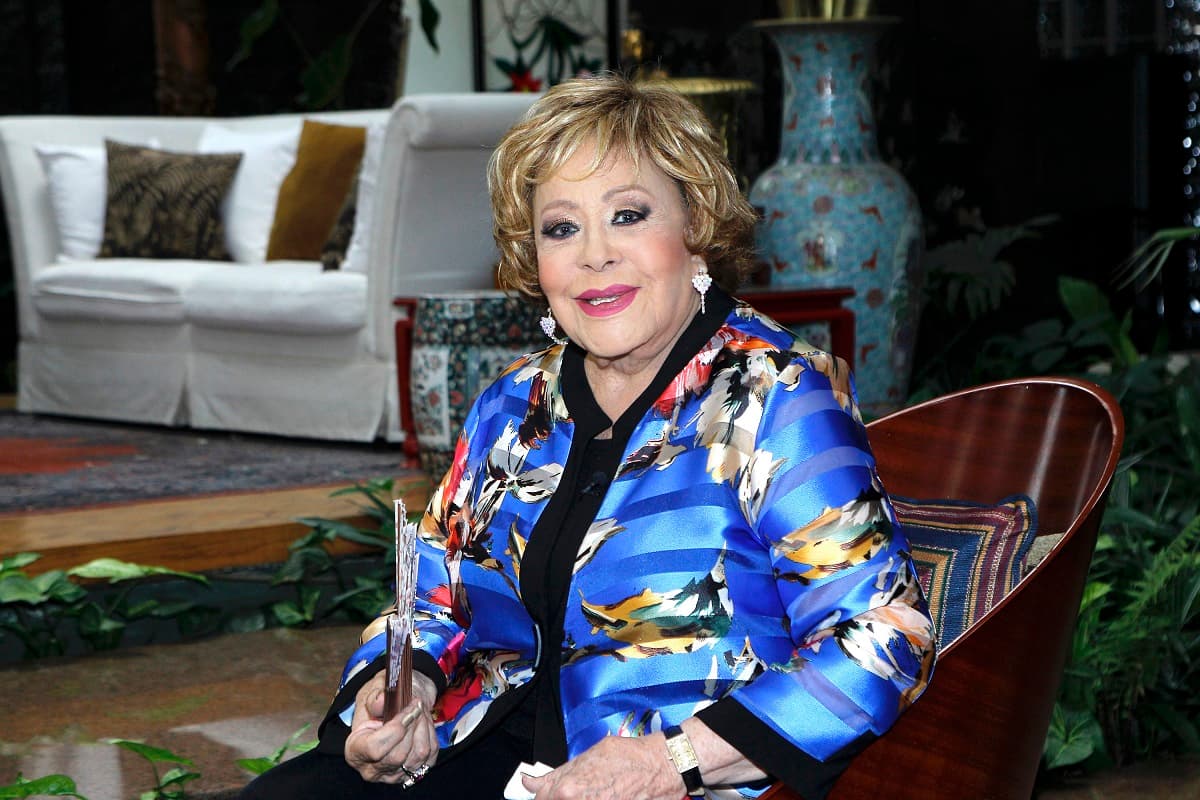 Silvia Pinal reaparece en evento público tras ser hospitalizada y asegura que regresará a trabajar