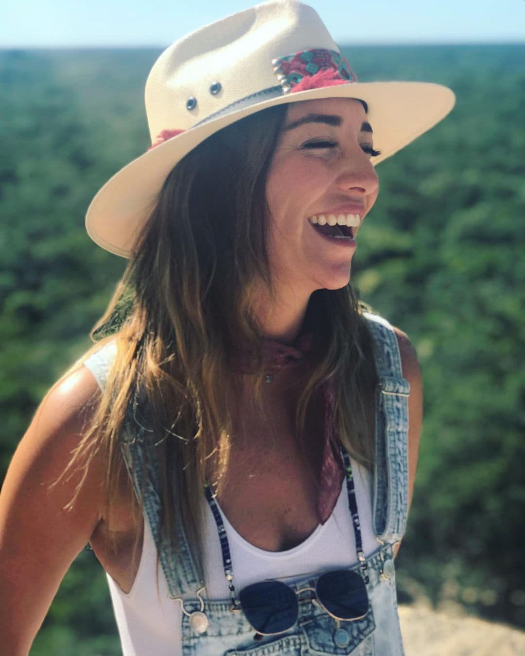 Regina Blandón impacta al dejar ver su cuerpo natural en traje de baño: “Quiéranse. Así como estén”