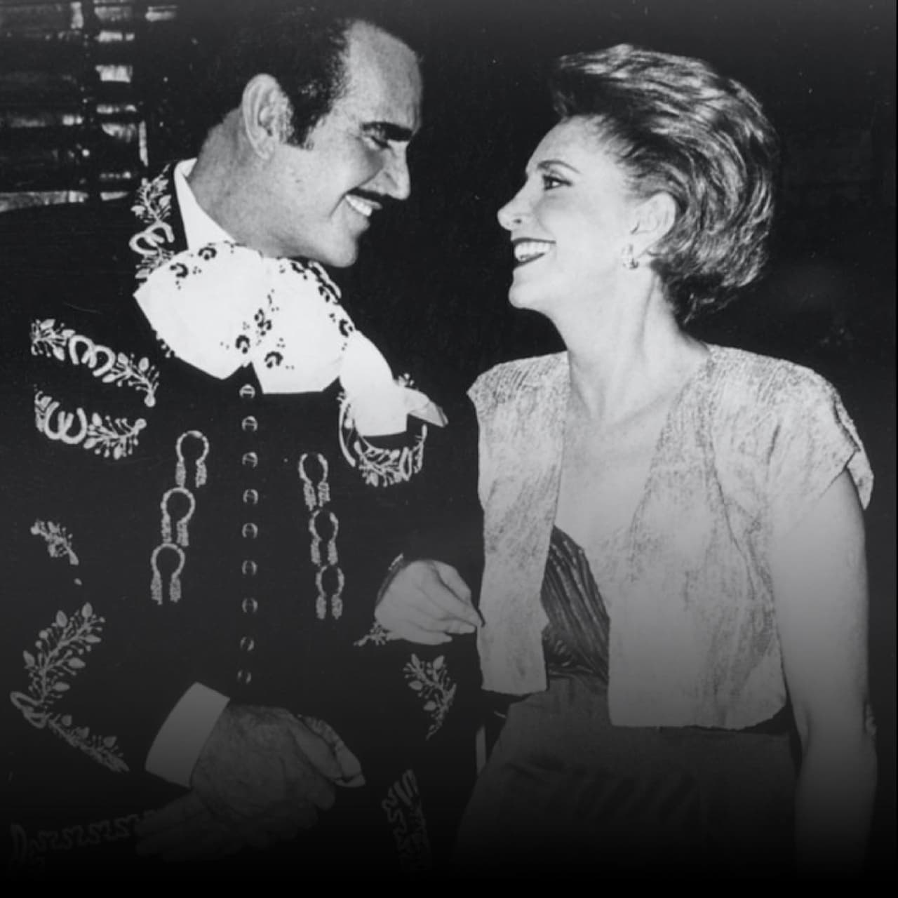 Doña Cuquita asegura que siente la presencia de Vicente Fernández.