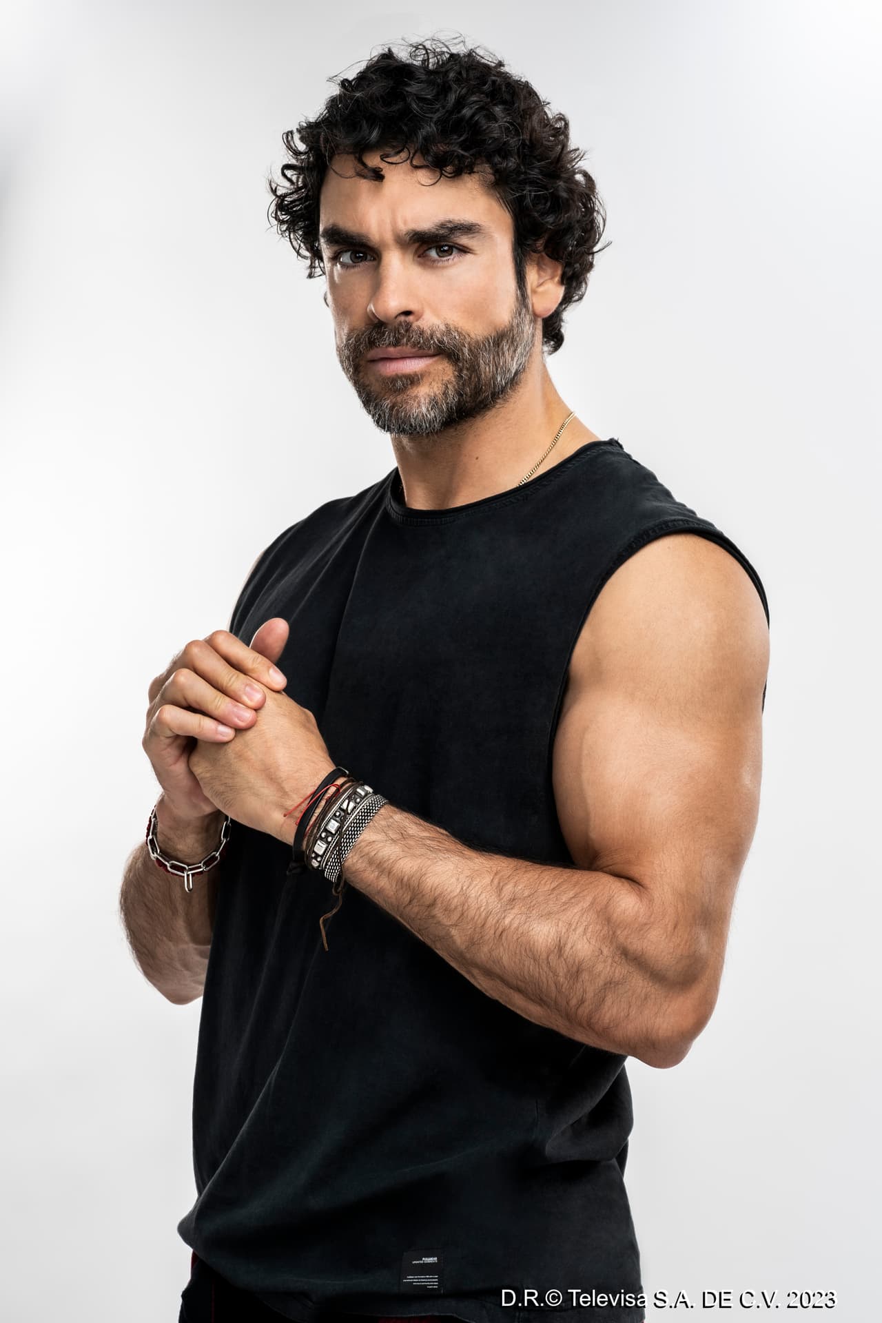 Tadeo (Gonzalo García Vivanco): Días antes de la muerte de su madre, conoció a su padre y no lo volvió a ver jamás. Al quedar huérfano ingresó en una casa hogar, donde recibió abusos y malos tratos, eso lo endureció. Al salir del orfanato vivió en la calle, comenzó a juntarse con una banda de robacoches, que fue detenida, y él pasó varios años en prisión. Tiene una novia que se pone feliz al saber que el joven se ganó la bolsa acumulada. La vida reunirá a Miranda con Tadeo y de la atracción surgirá un profundo amor.