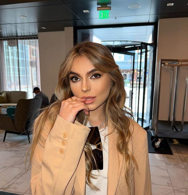 Sofía Castro dejá el rubio atrás y aparece con nuevo look oscuro