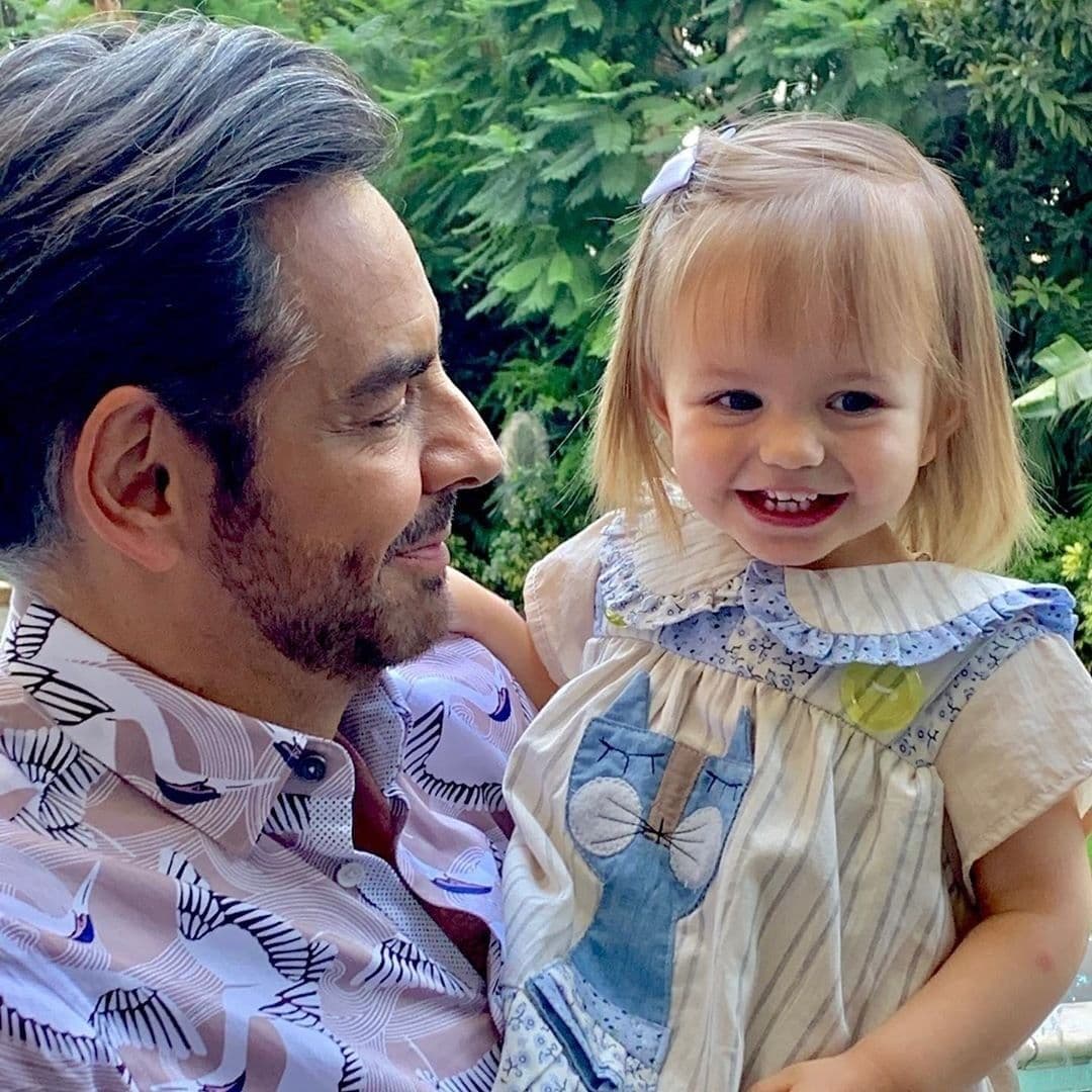 Eugenio Derbez presume su faceta de abuelo con tiernas fotos junto a Kailani