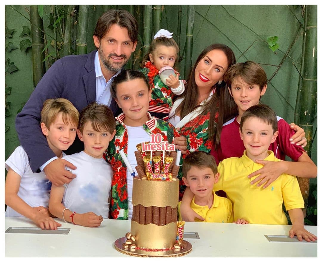 Tras divorciarse de Javier Díaz, en 2013, Inés Gómez Mont le dio una nueva oportunidad al amor y se casó, en 2015, con Víctor Álvarez Puga, con quien procreó a Bosco y a su pequeña María.