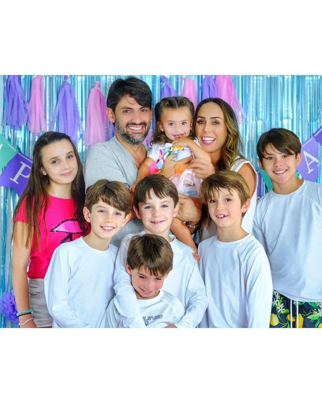 Inés Gómez Mont es una de las famosas que constantemente comparte fotografías y anécdotas junto a sus hijos, a quienes cariñosamente llama en redes sociales ‘pulgas’. ¡Conócelos!