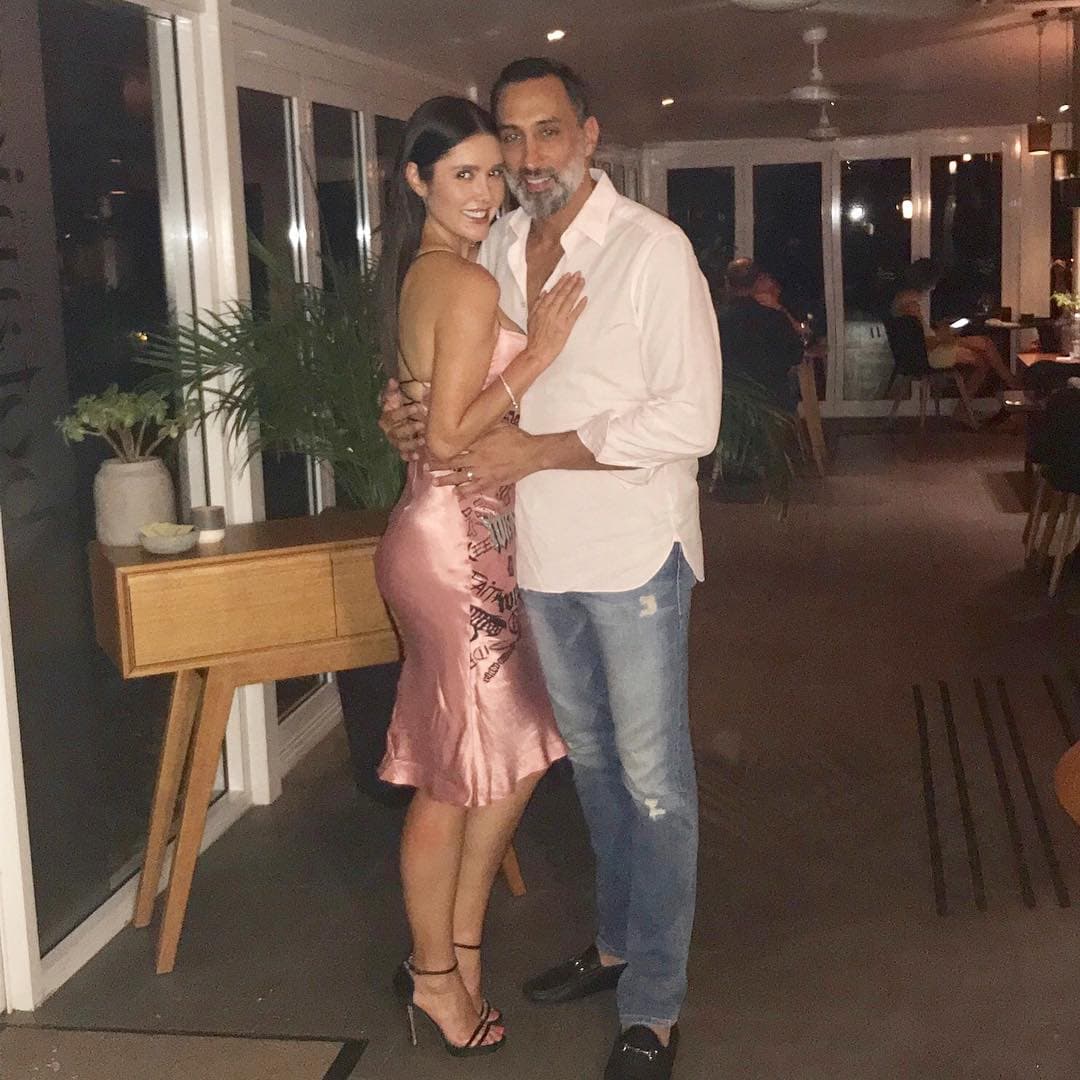 Aunque tuvo que regresar a su natal Australia, Seely solo permaneció un mes y regresó a México para pedirle matrimonio a Marlene Favela. La propuesta fue en Nueva York en marzo de 2017, aunque había planeado darle el anillo en un restaurante, fue en el último piso del Empire State.