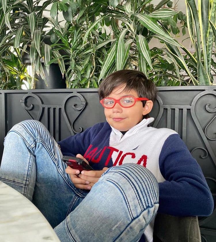 Varios usuarios destacan en las publicaciones que Ruy Gaytán Jr. heredó el sello Gaytán e incluso afirmaron que tiene gran parecido con sus primos, Manuel y Daniel.