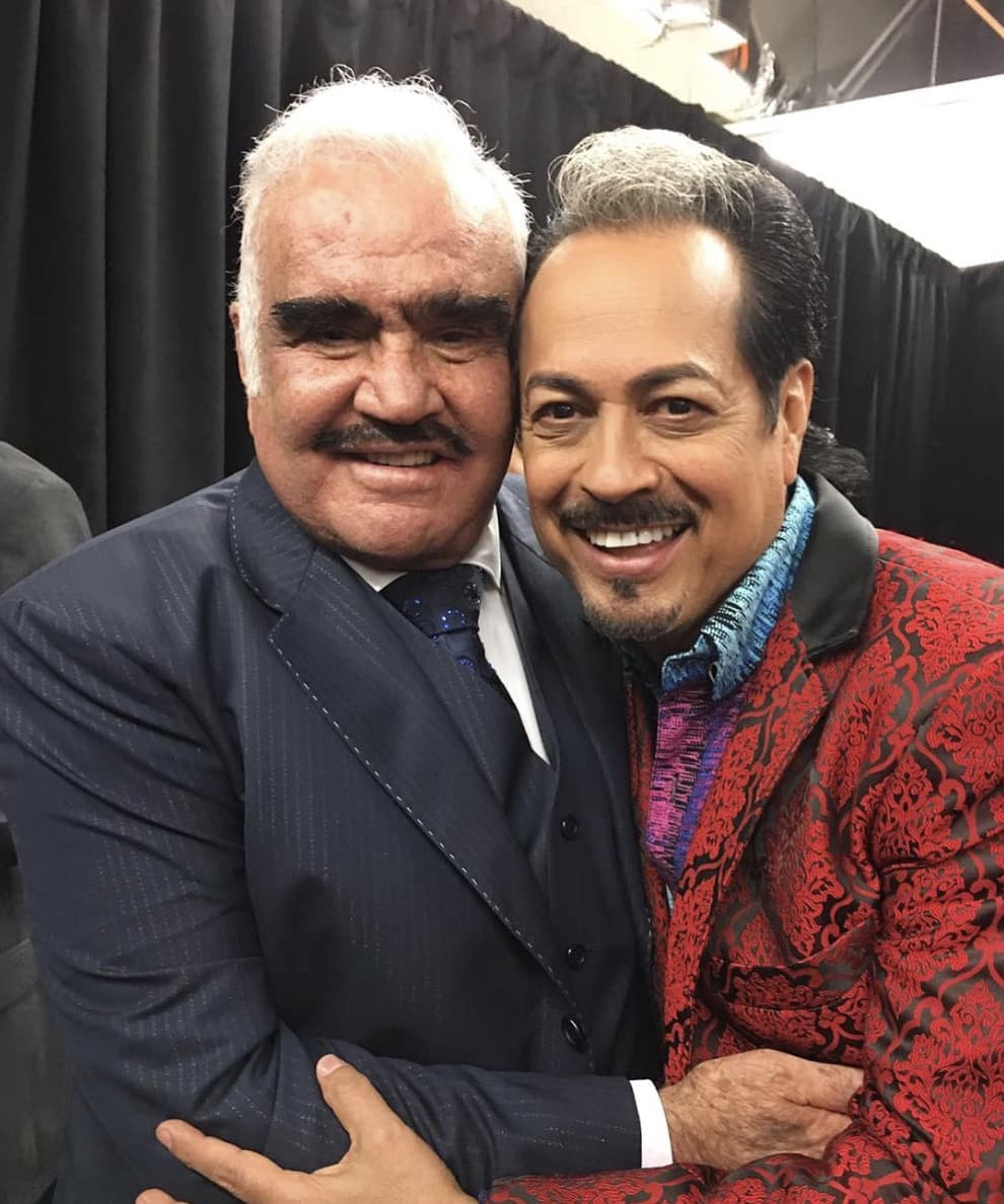 Así suena 'Mujeres Divinas' interpretado por Los Tigres del Norte