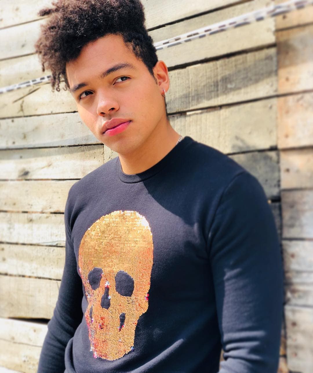 ¿A que le das Like en redes sociales? Mmm... pues a mis artistas favoritos, a los videos de caídas o bromas callejeras, a la comida y a la ropa.