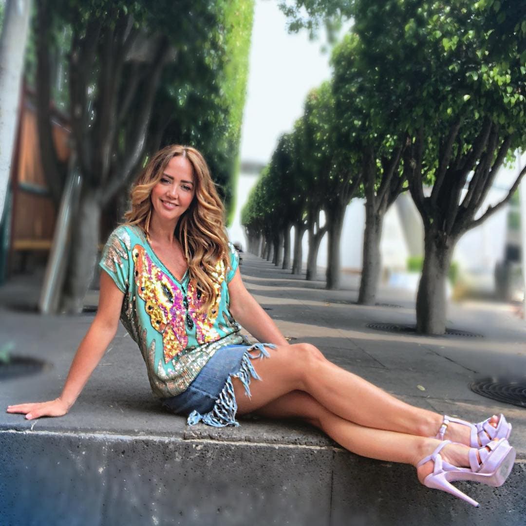 Andrea Legarreta cautivó las redes sociales al lucir sus encantos