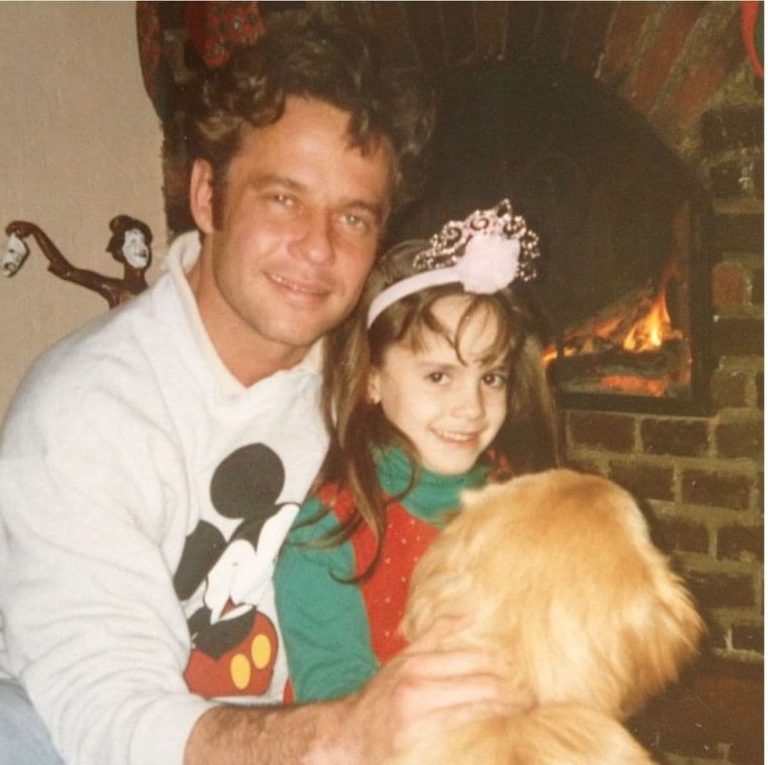 9) Alexis Ayala: El actor obtuvo su título de 'papá' con su primera y única hija, Stehpanie Ayala, a quien tuvo con la actriz Beatriz Zazueta. Steph, como le dicen de cariño, ya tiene casi 30 años ¡y promete ser una promesa de la actuación!