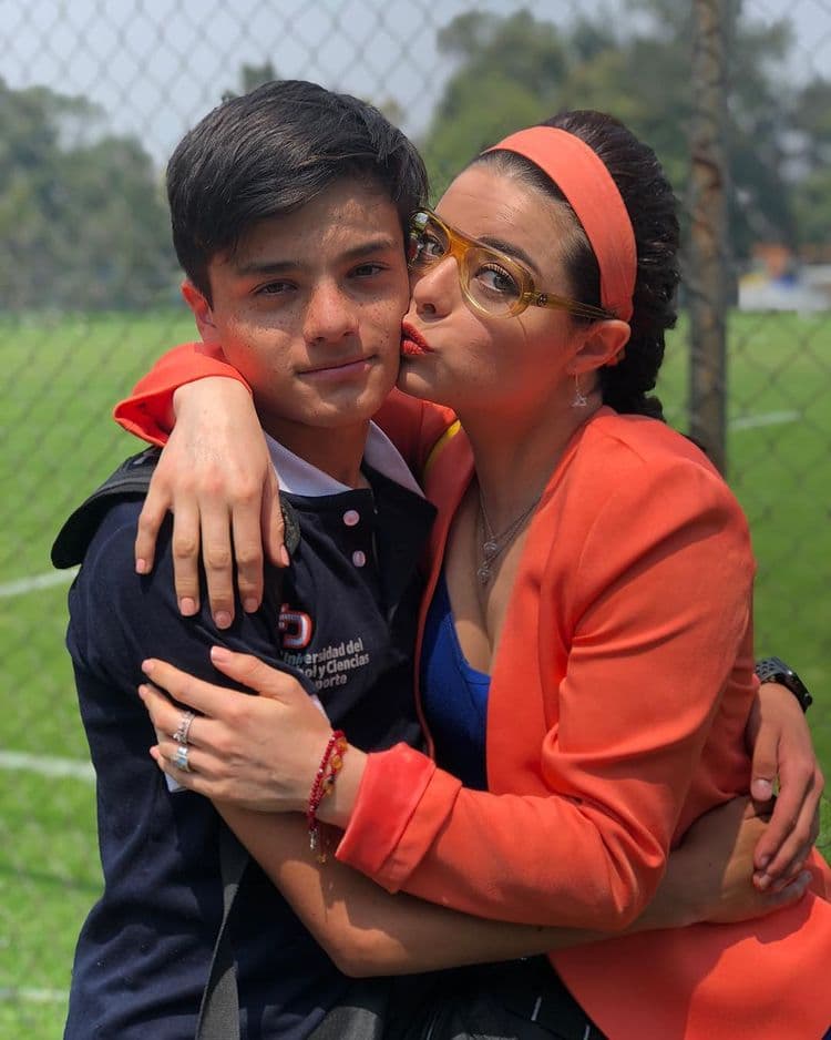 Con ayuda de su mamá, la actriz comenzó ahorrar dinero para el momento de su escape e incluso revela que ese día se llevó sus pertenencias en bolsas de supermercado.