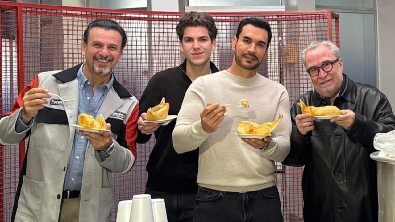 David Zepeda y el elenco de 'Tan cerca de ti' celebran la Candelaria con tremenda tamaliza
