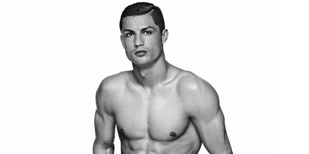 10. Cristiano Ronaldo: El único deportista con más seguidores de Twitter. El goleador del Real Madrid tiene más de 35 millones de seguidores,