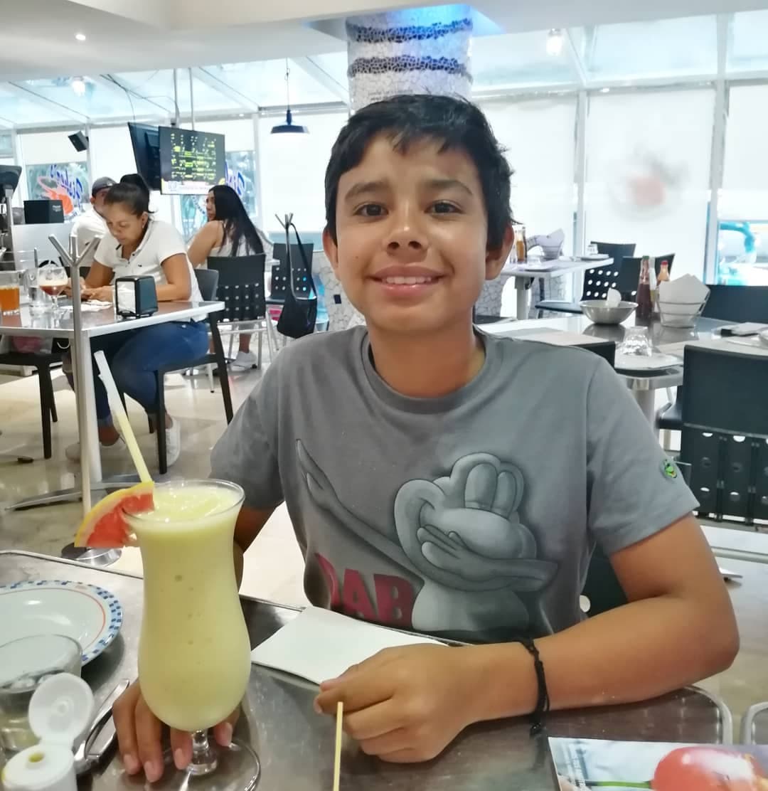 Actualmente, Javier tiene 14 años y compagina su gusto por la actuación con sus estudios.