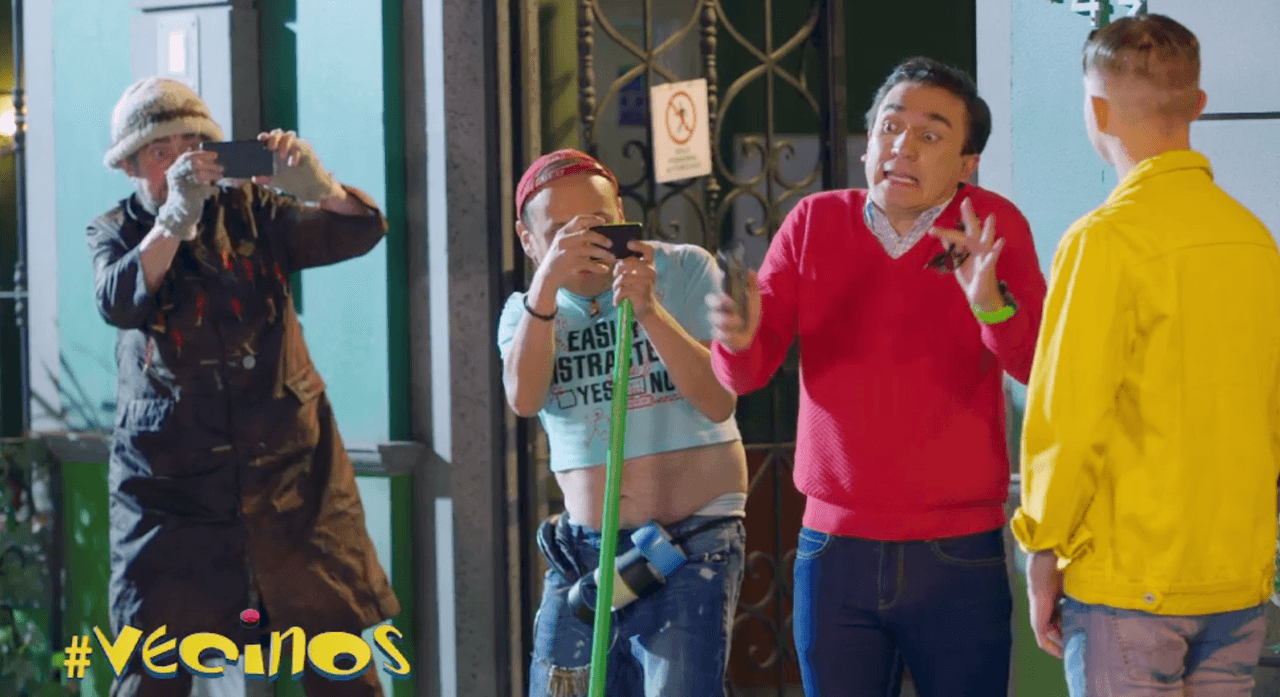 'Jorjáis' y 'Germán' no dudarán de aprovechar el momento para tomarle fotos como fans al reconocerlo cuando ´éste se encuentra a 'Benito'.