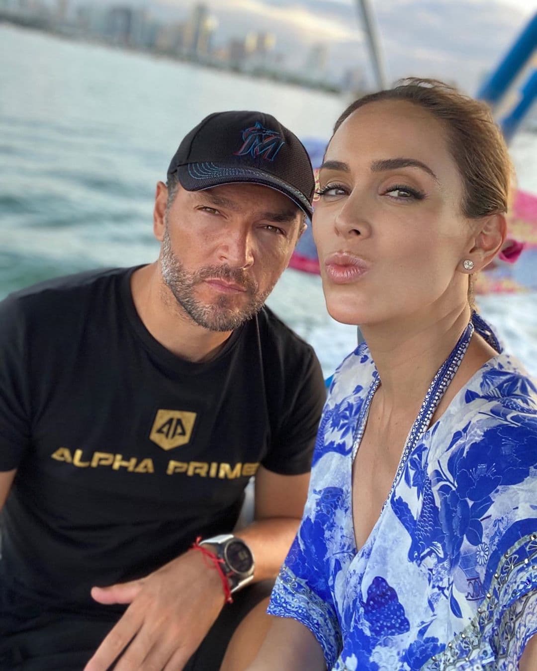 Jacky Bracamontes y Martín Fuentes celebran su aniversario con fotos inéditas de su boda
