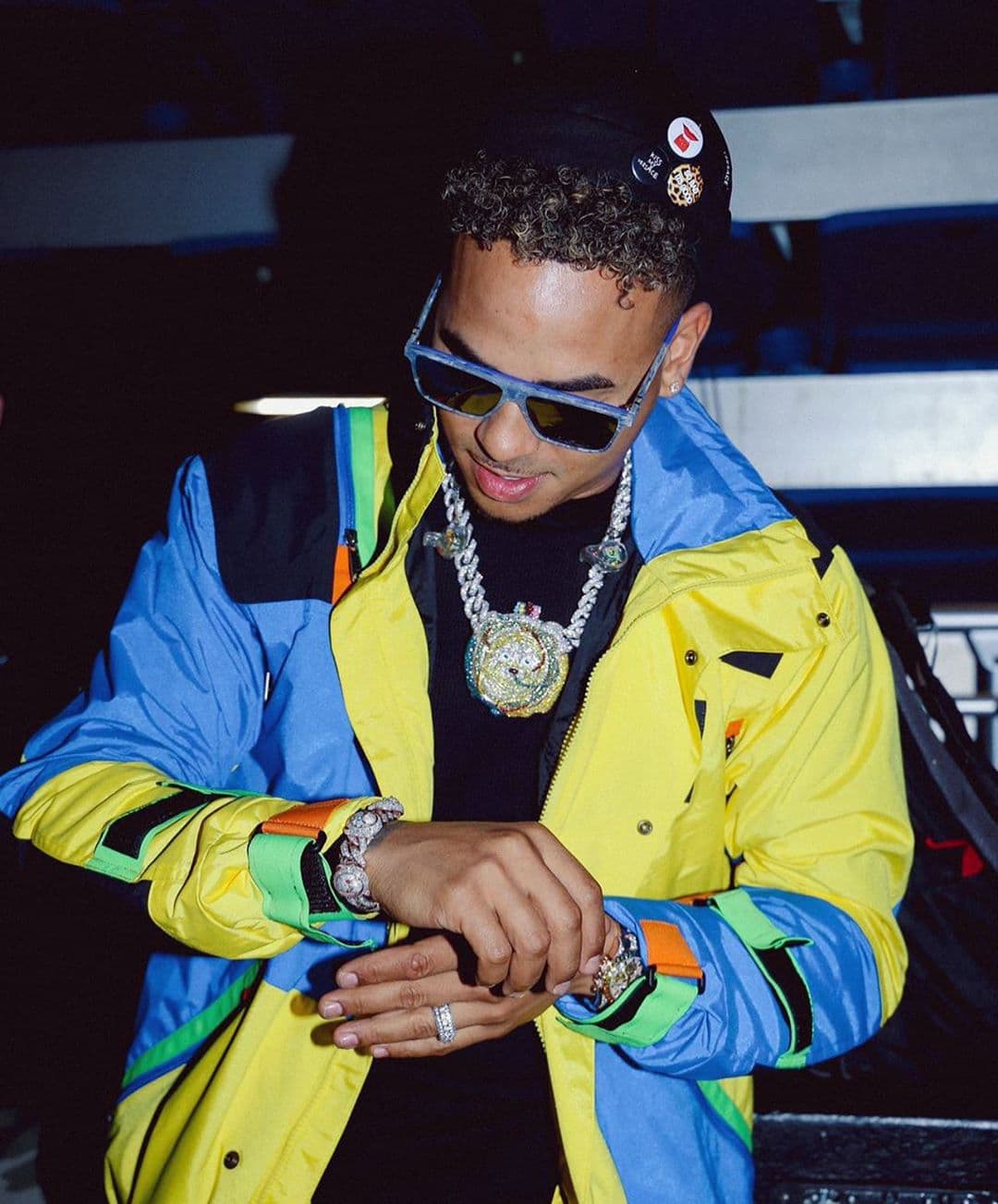 Ozuna comparte video cantando desde la regadera