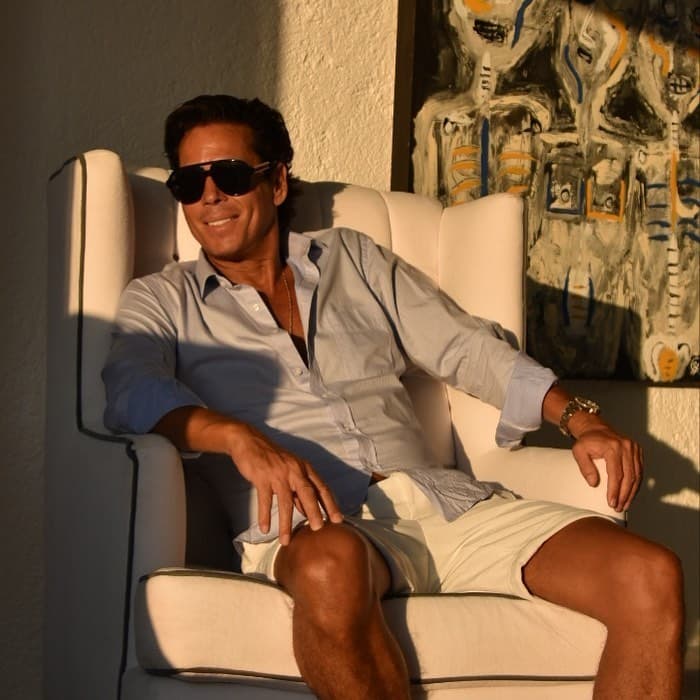 “Me honra mucho que me ponga como su heredero porque es una muestra de cariño muy grande y el cariño es recíproco. A Andrés lo quiero bien, lo quiero desinteresadamente y siempre desde muy niño me cuidó y me protegió como un padre, como un amigo. No me gustaría quedarme con esas cosas, más bien me gustaría seguirlas vendiendo mientras él vive para que siga teniendo buena vida”, sentenció.
