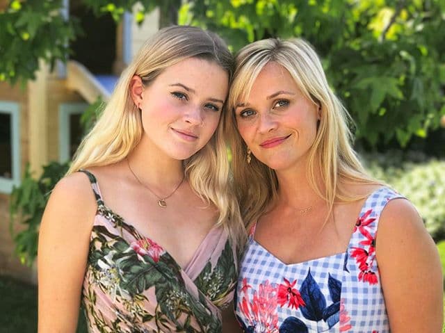 Ava Phillip y Reese Witherspoon.