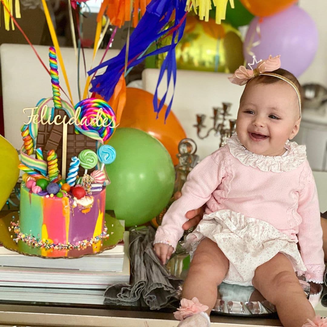 El 30 de abril pasado, Marlene Favela mostró algunas imágenes de cómo celebró el Día del Niño junto a la menor, hecho al que el empresario reaccionó con un ‘Me gusta’.