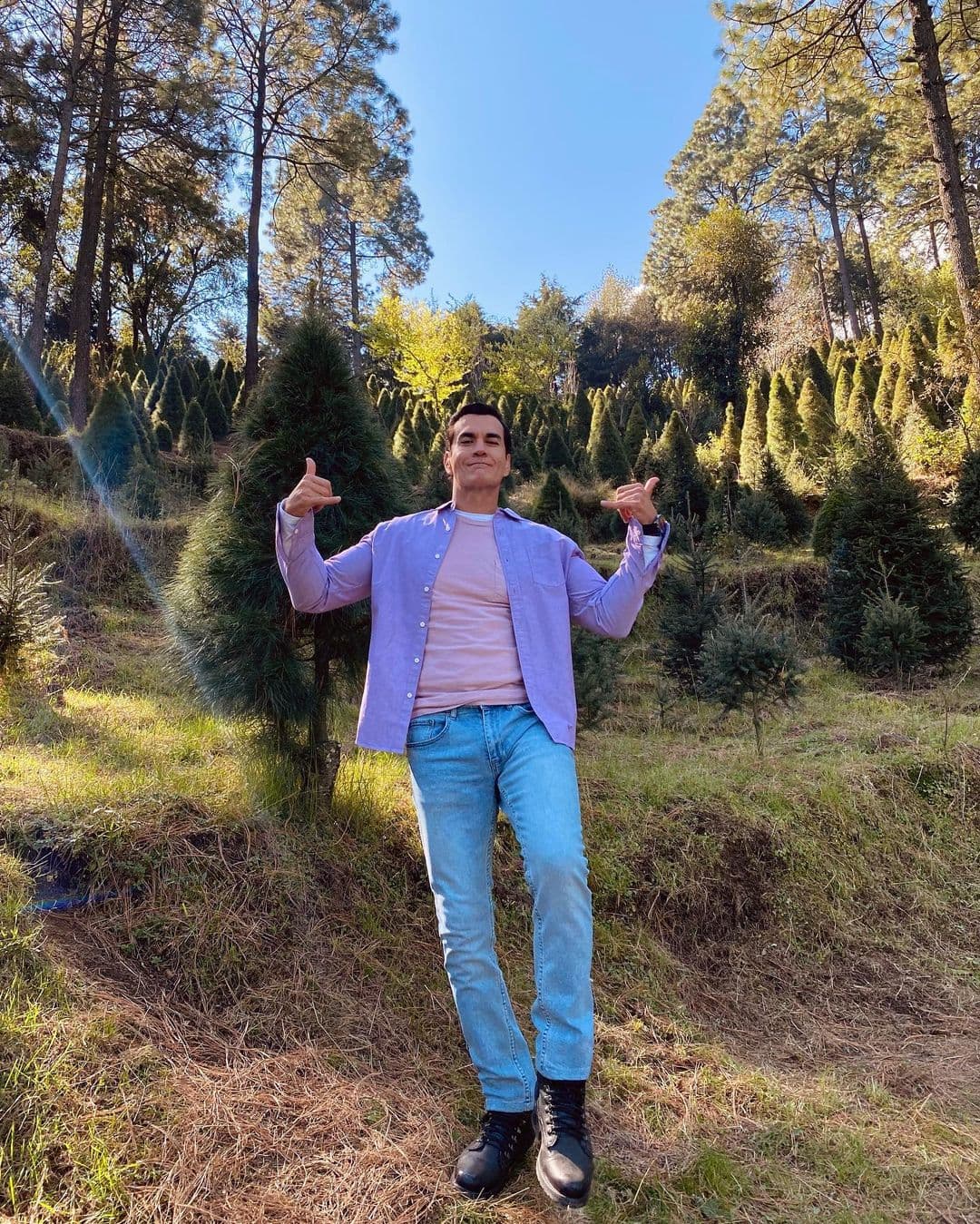 David Zepeda, así nos muestra cómo verse trendy con t-shirts básicas