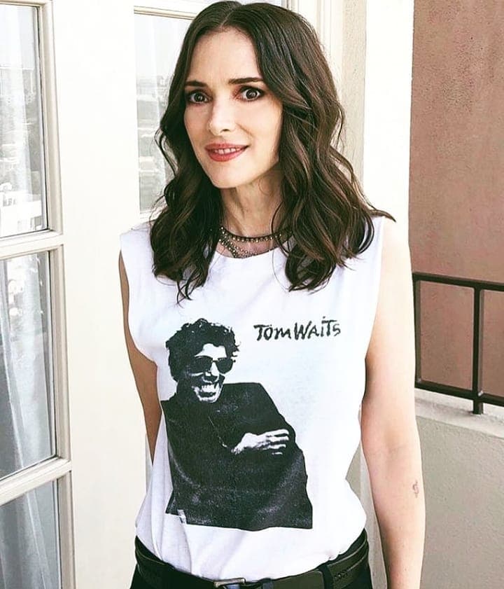 En 2002, Winona Ryder fue condenada a tres años de libertad condicional por robo a un almacén de Los Ángeles.