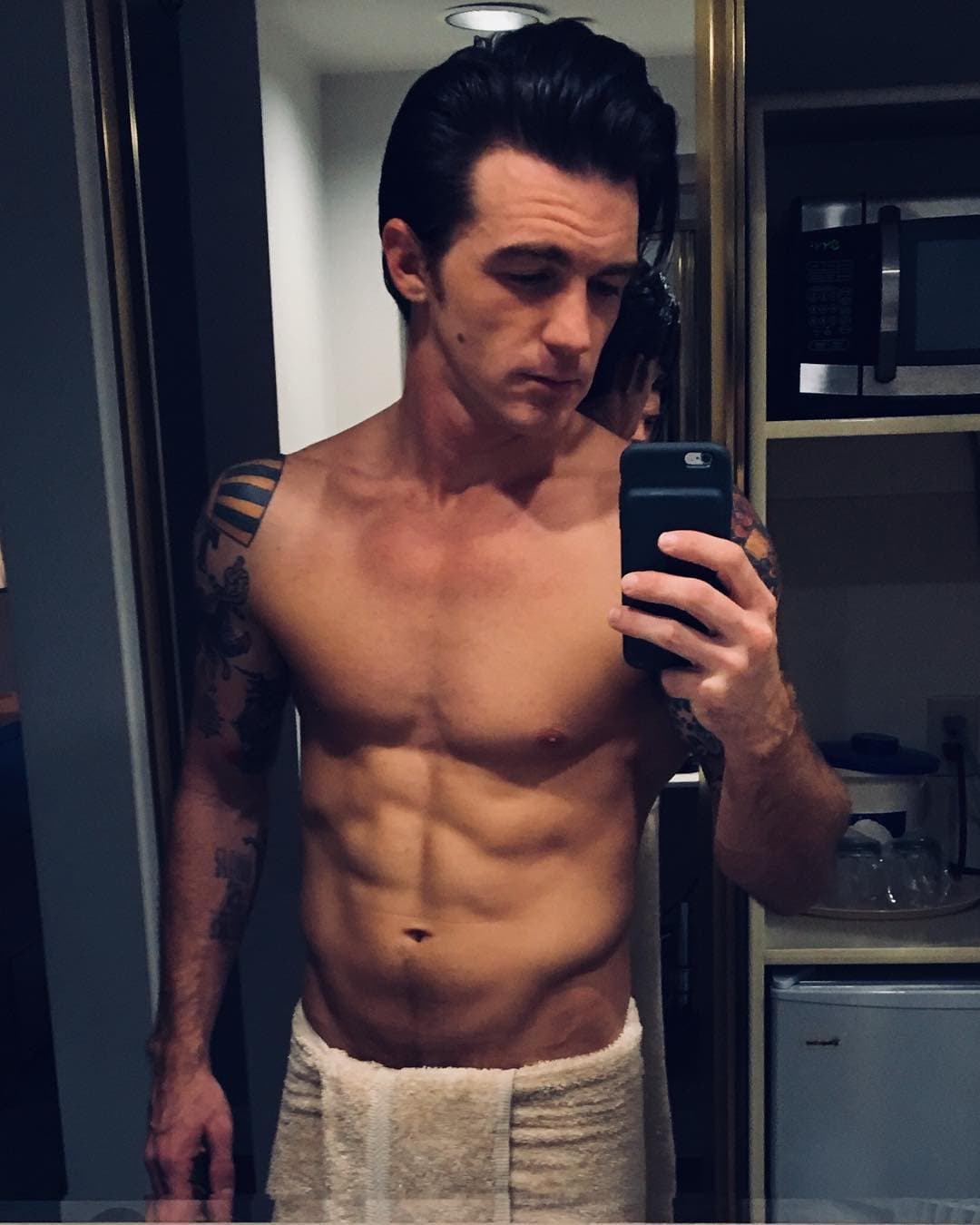 Publican fotos íntimas de Drake Bell y enloquecen las redes sociales
