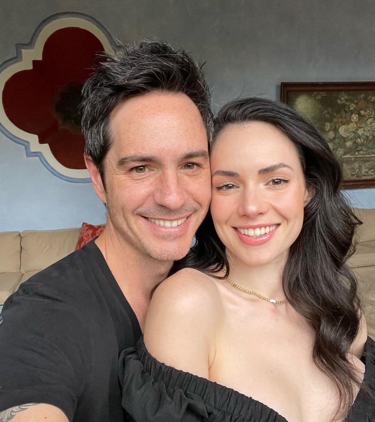 Mauricio Ochmann sorprende a su novia por su cumpleaños; hace inesperada declaración
