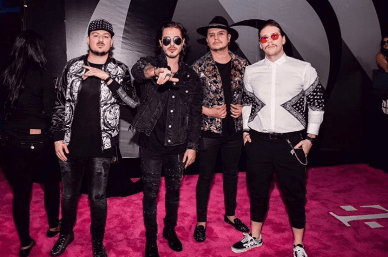 Los chicos de Piso 21 no perdieron el estilo en la alfombra magenta de Premio Lo Nuestro 2018.