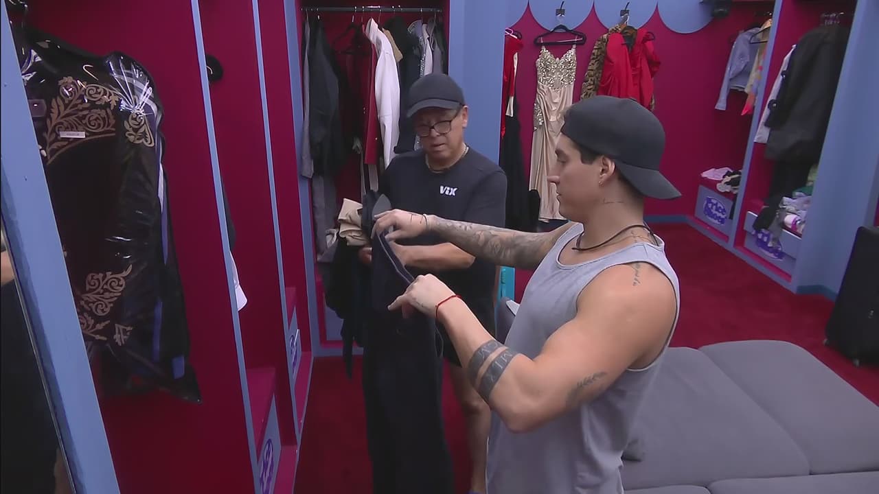 Agustín dejó la ropa que ya no quería usar en 'La Casa de los Famosos México 2024' y se la ofreció a Mario Bezares