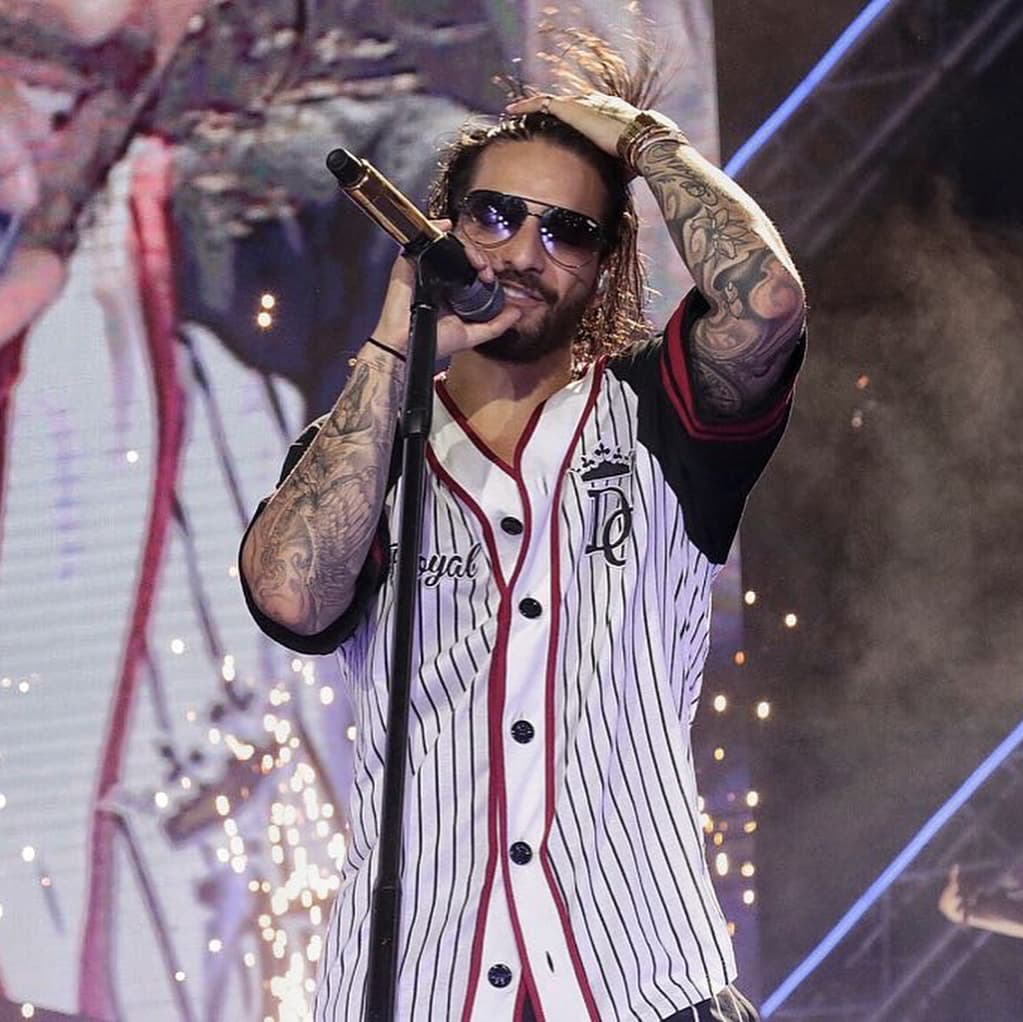 Su cumpleaños es el 28 de enero y tiene 24 años.