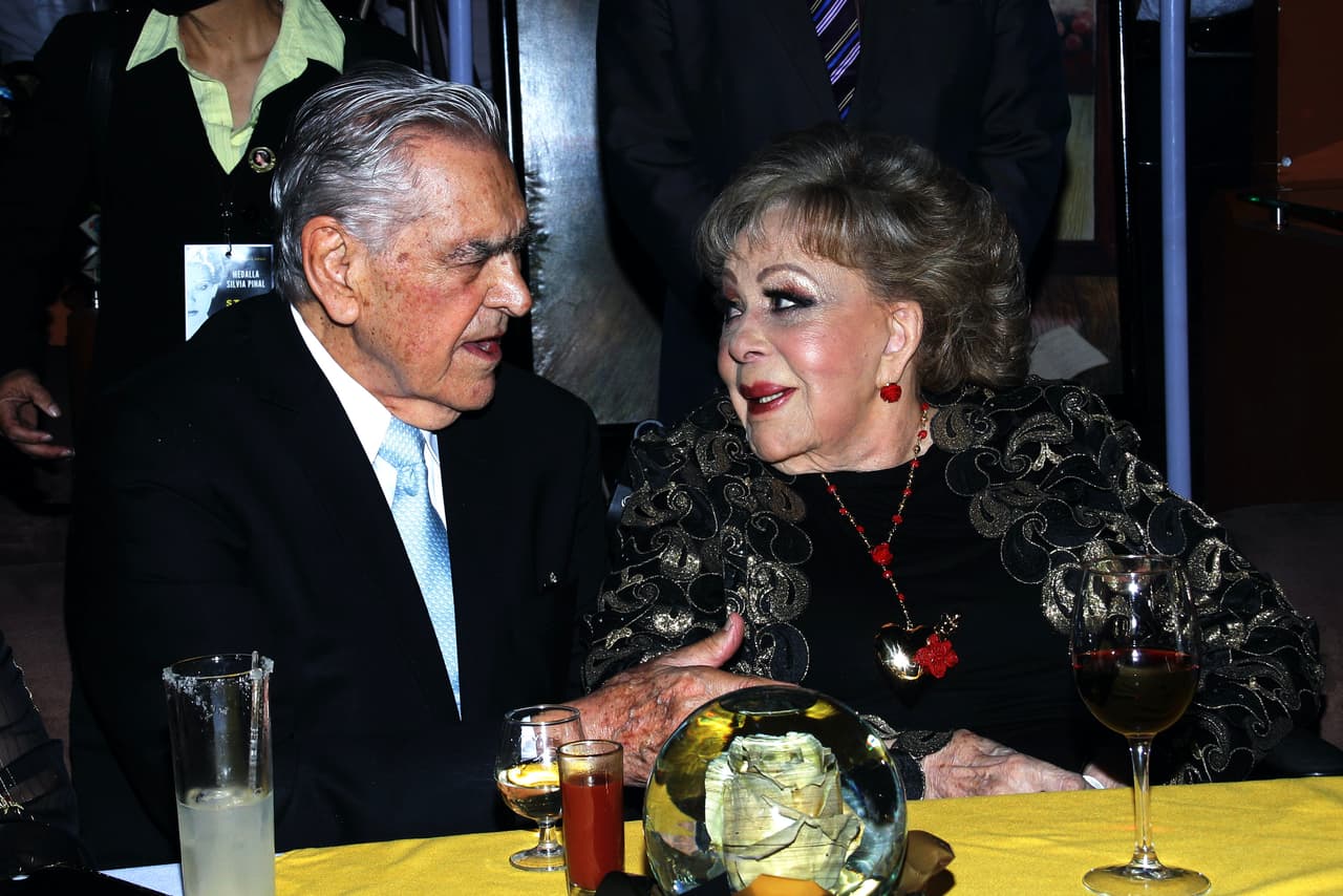 Eric del Castillo fue de los invitados al homenaje a Silvia Pinal.