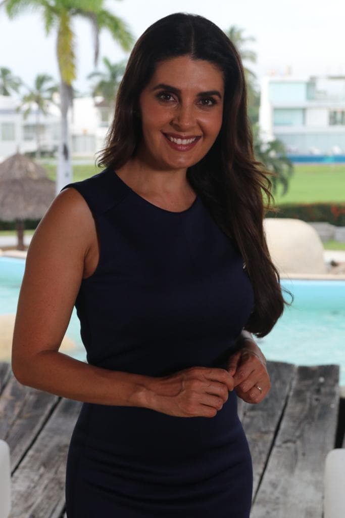 La actriz celebró desde Acapulco, donde actualmente se encuentran grabando 'Soltero con hijas'.