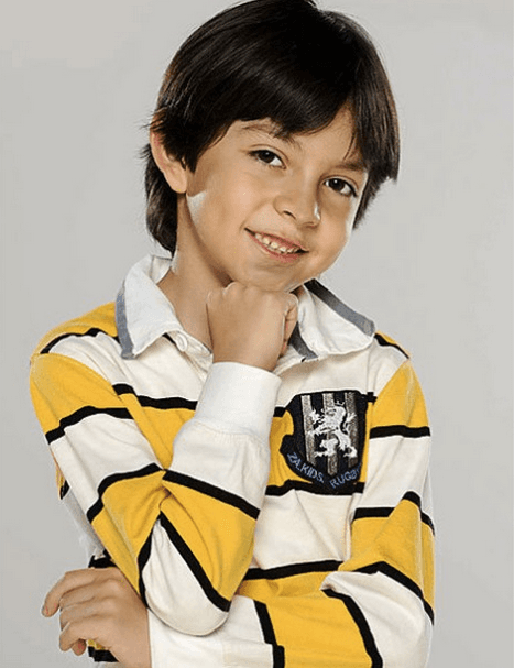 Esta decepción causará que ella huya a Guadalajara, descubra que está embarazada y crie sola a su hijo 'Salvador', interpretado por Robin Vega, quien en ese entonces tan solo tenía 8 años.