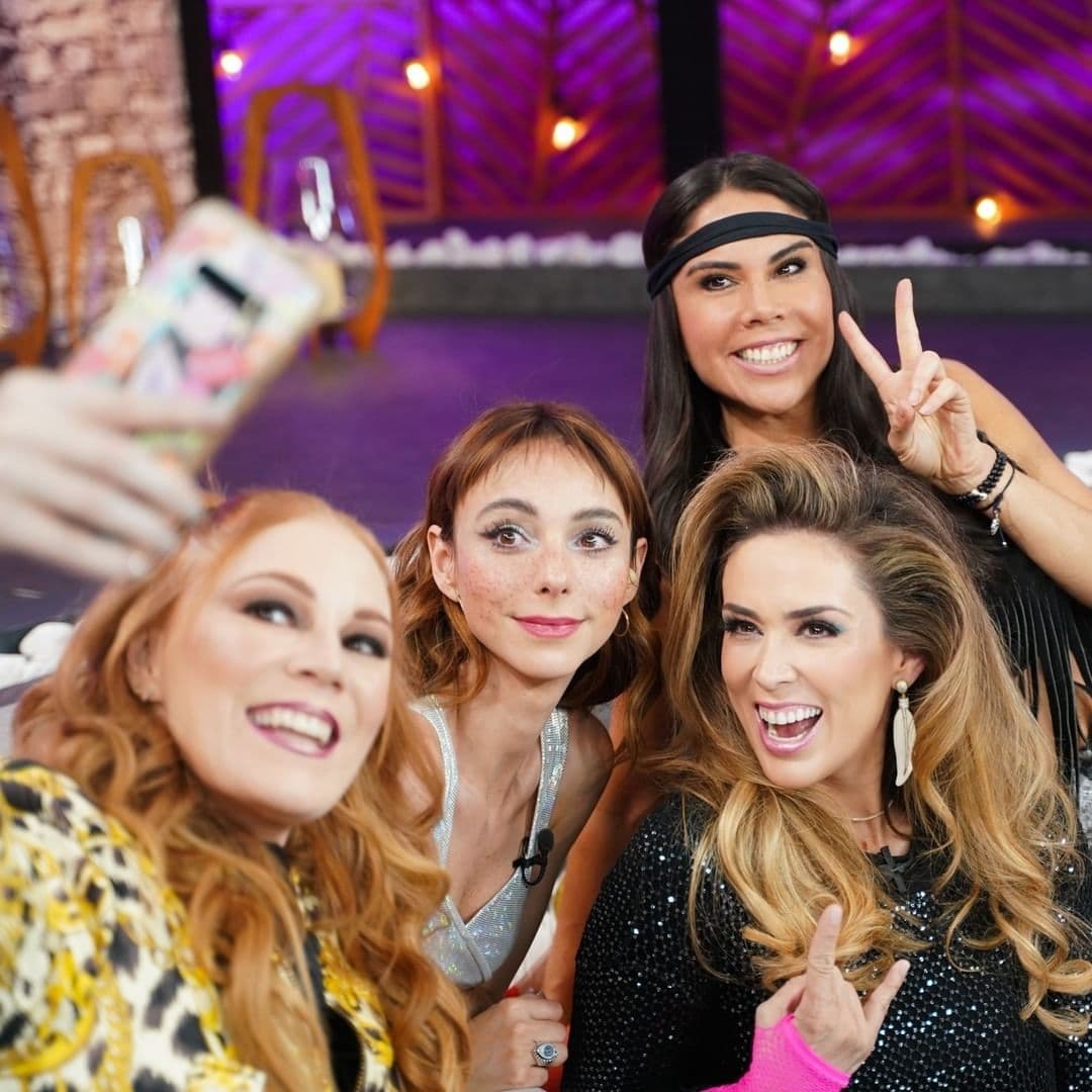 Con un nudo en la garganta, Jacky Bracamontes se despide definitivamente de Netas Divinas