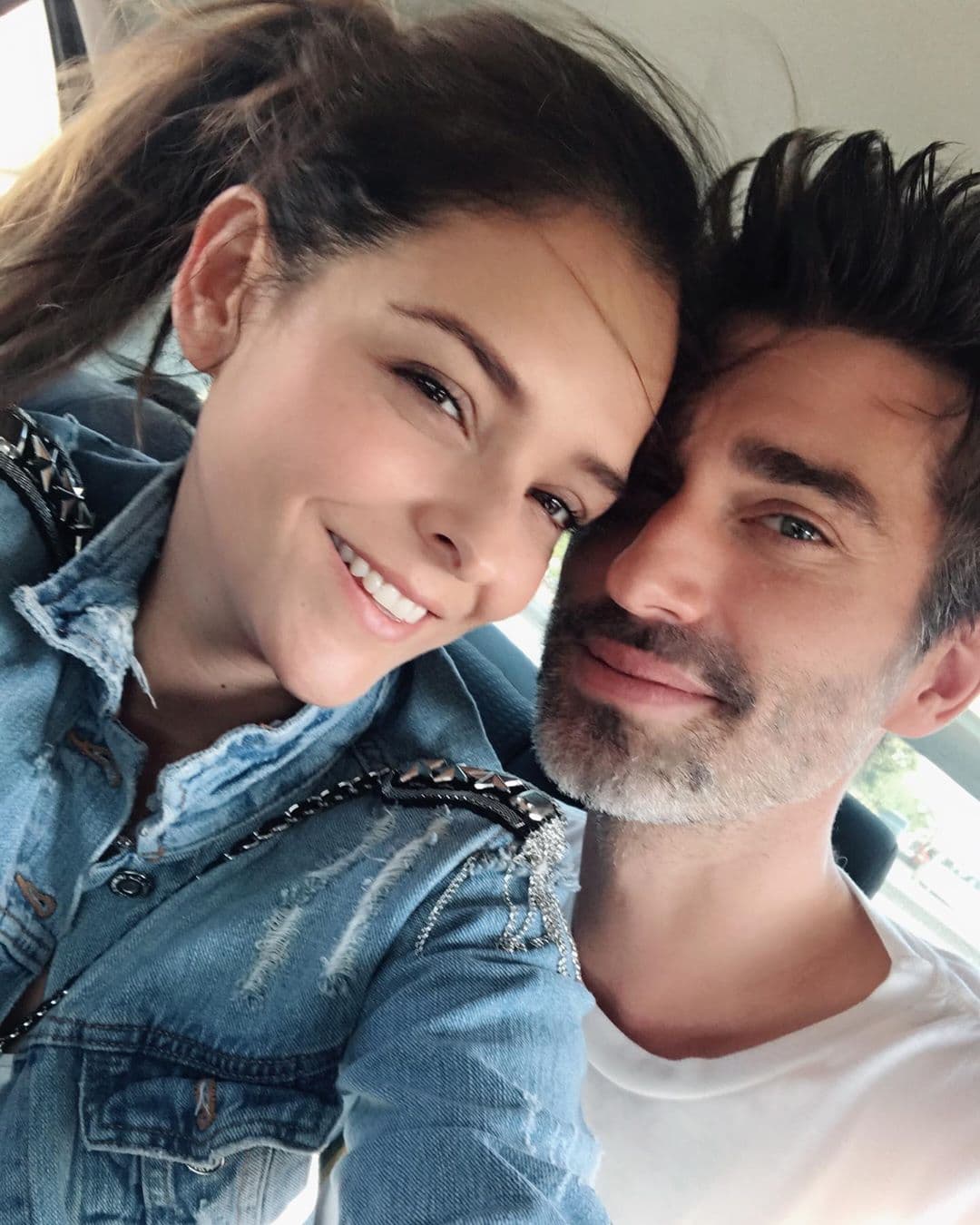 Hace unas semanas, Grettell Valdez reveló en entrevista con Alejandra Espinoza de Univision que se encontraba separada de Leo Clerc por la pandemia de coronavirus, ya que el empresario está atrapado en Suiza y que todavía no tenía fecha de regreso.