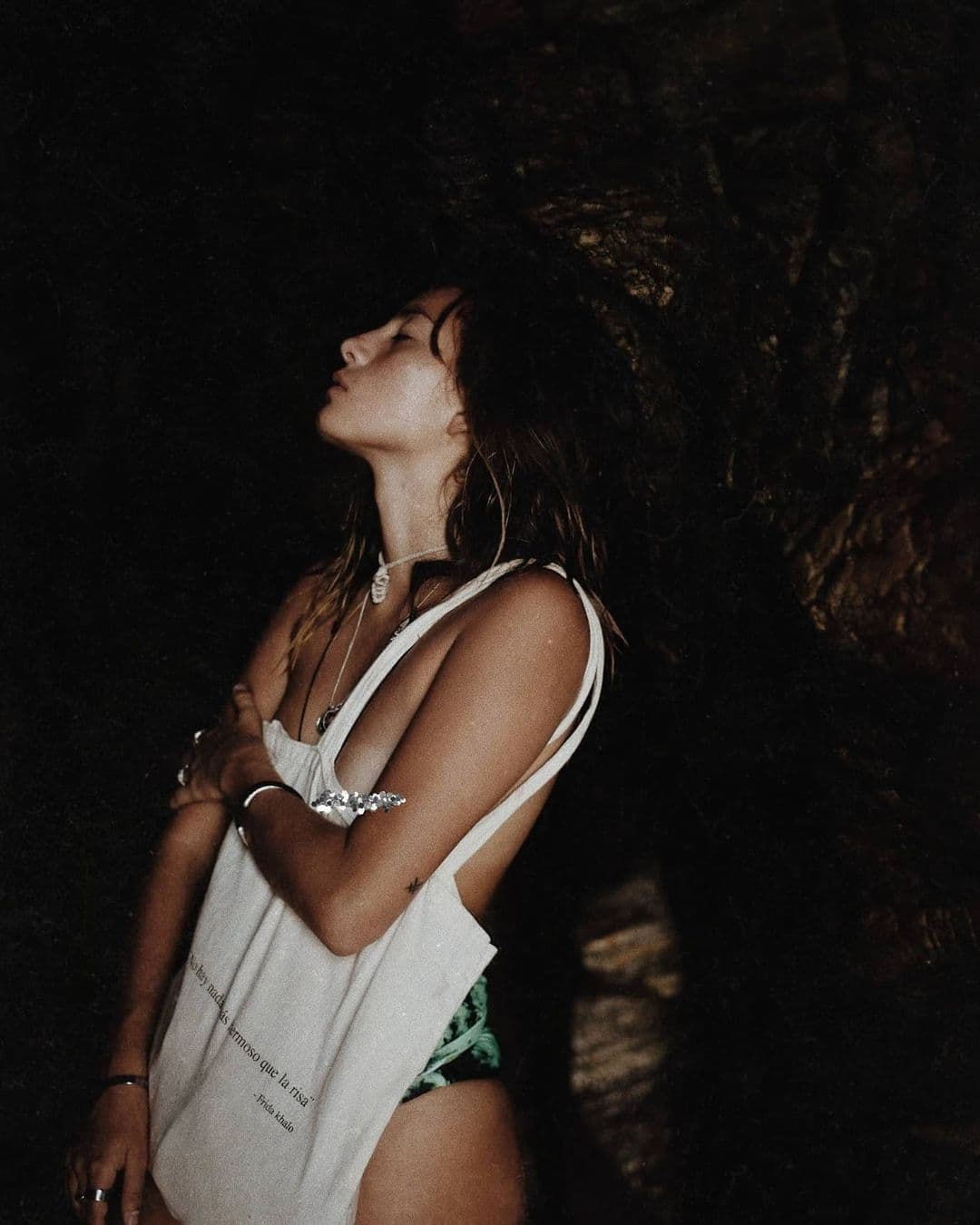 “Te la vives en canicas”, señaló Roberta, quien se unió a los miles de comentarios que recibió Camila, en los que señalaron lo guapa que se veía y aplaudieron su mensaje.