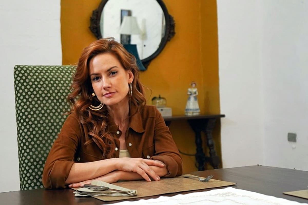 Altair Jarabo publica foto con su mamá e impacta al ser su clon